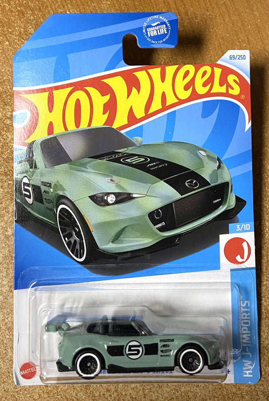 2024 Hot Wheels #69 15 Mazda MX-5 Miata GREEN