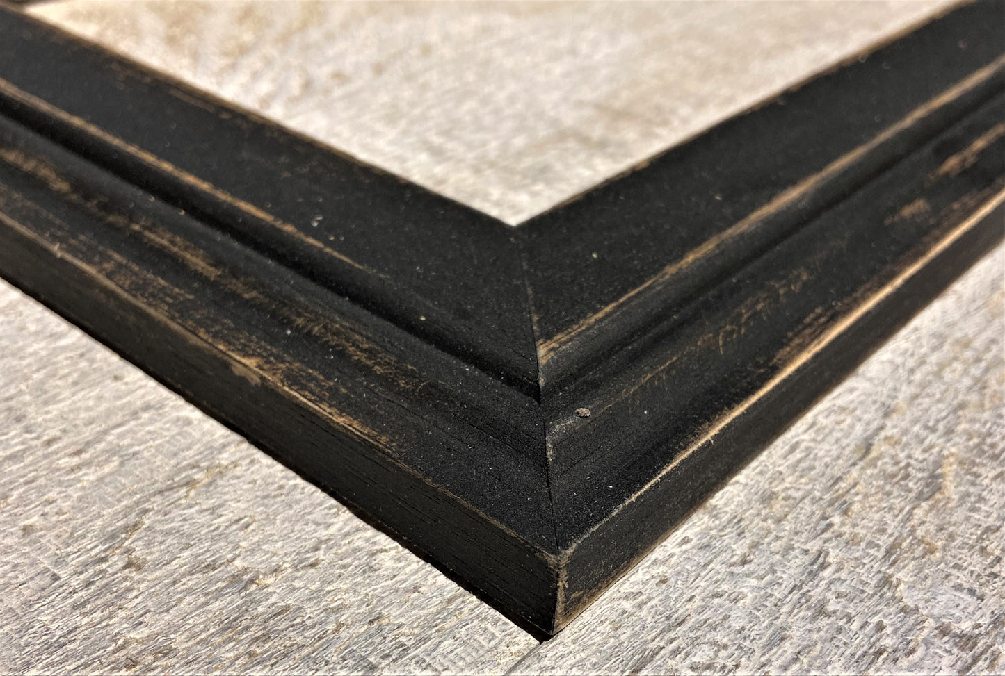 Picture Frame 1-3/4" Caviar Distressed F010-415