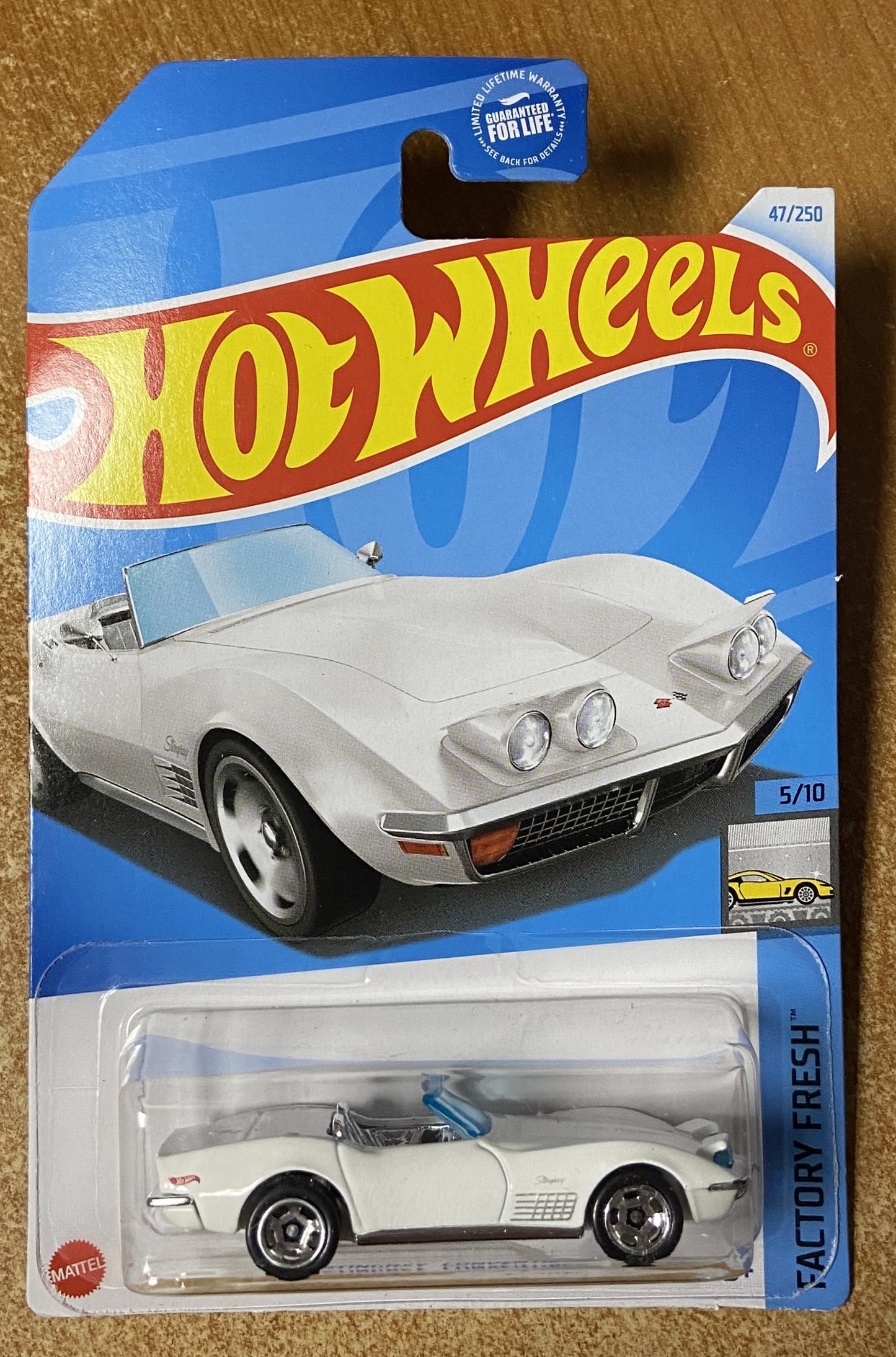 2024 Hot Wheels #47 72 Stingray Convertible WHITE