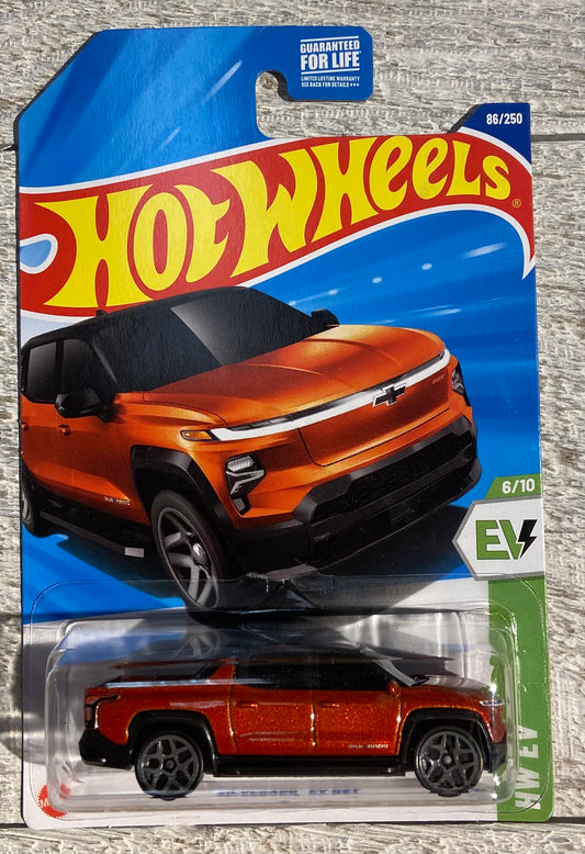2025 Hot Wheels #86 Silverado EV RST COPPER