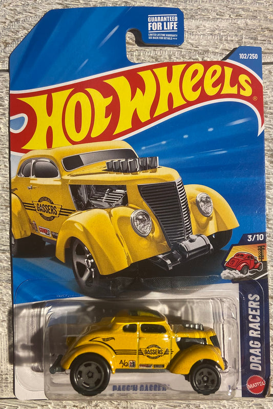 2026 Hot Wheels #102 Pass 'n Gasser YELLOW