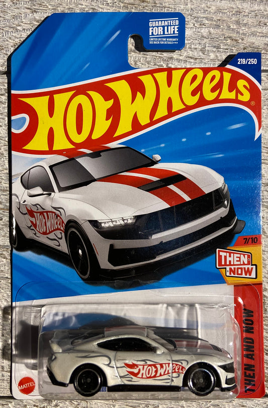 2025 Hot Wheels #219 Ford Mustang Dark Horse WHITE