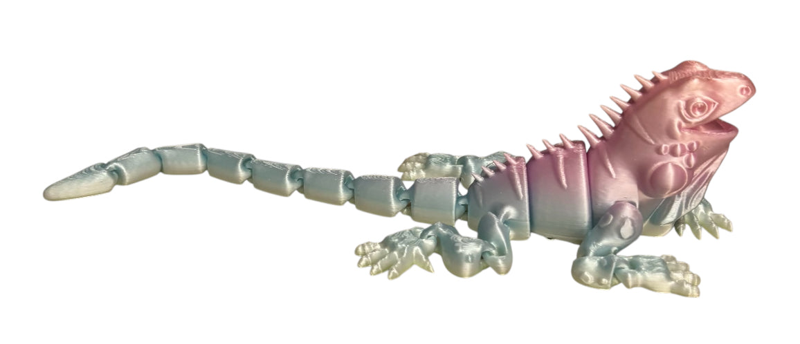 3D Printed - 8" Iguana - Iridescent Prism